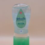 Johnsons (aloe & vitamin e oil gel) 6.5FL OZ (192mL)