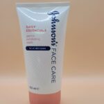 Johnsons FACE CARE daily essential wash for all skin 150mle